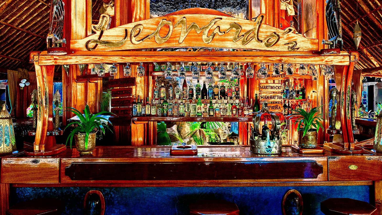 Wood-fired pizza at Leonardo's Diani